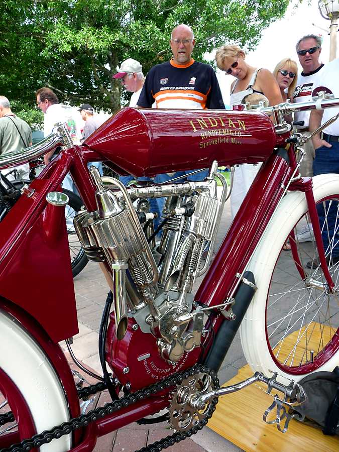 P1000143.jpg - The Lovely Board Track Racer Attracted a Lot of Attention.