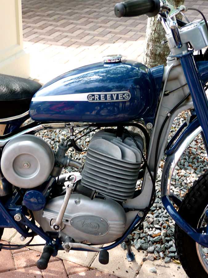 P1000172.jpg - Close-Up Shows the Greeve's Unique Cast Alloy Frame Section.