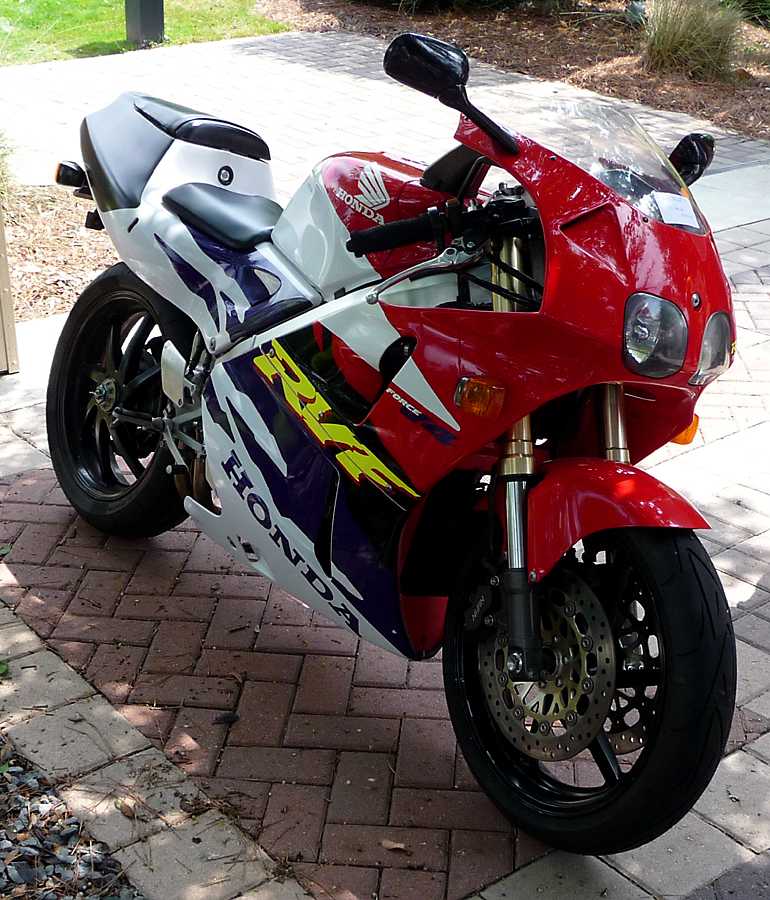 P1000185.jpg - Raely Seen in the USA, an RVF400 Imported From the Japanese Market.