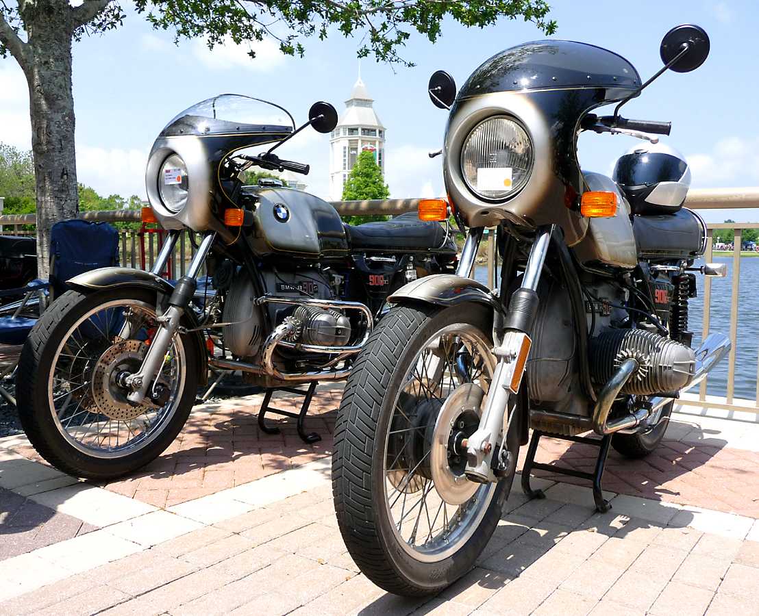 P1000204.jpg - A Matched Pair of Silver Smoke BMW R90S Roadsters.