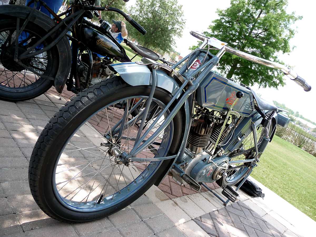 P1000246.jpg - A Beautiful 1913 Pope.