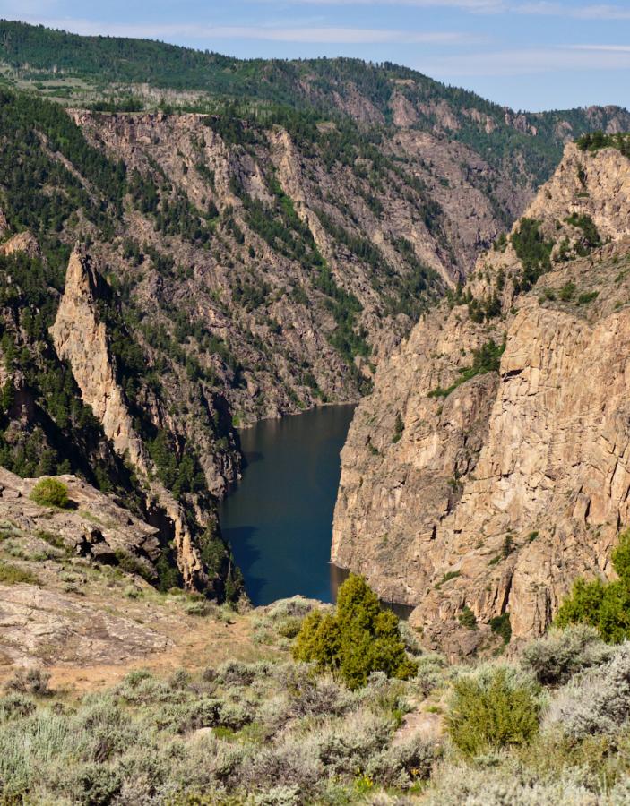 P1010442.jpg - Spectacular canyon shelters another section of the lake.