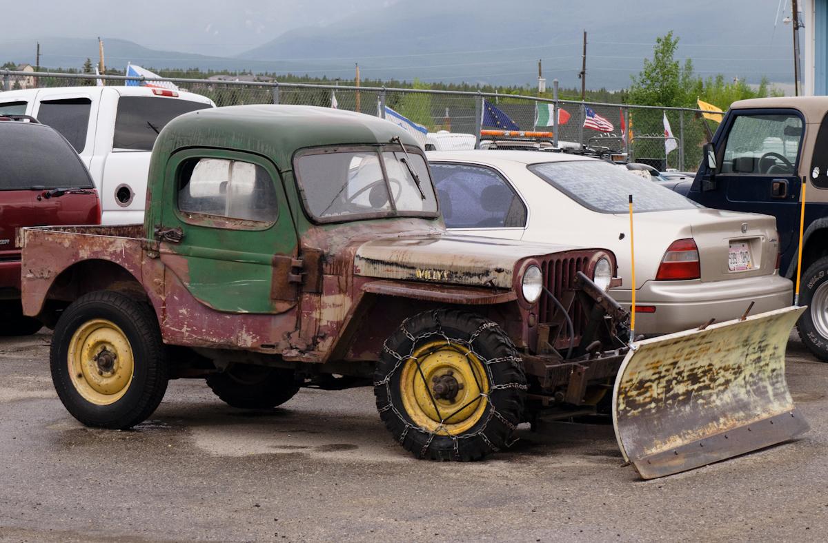 P1010467.jpg - Very cool old Jeep ready for action.