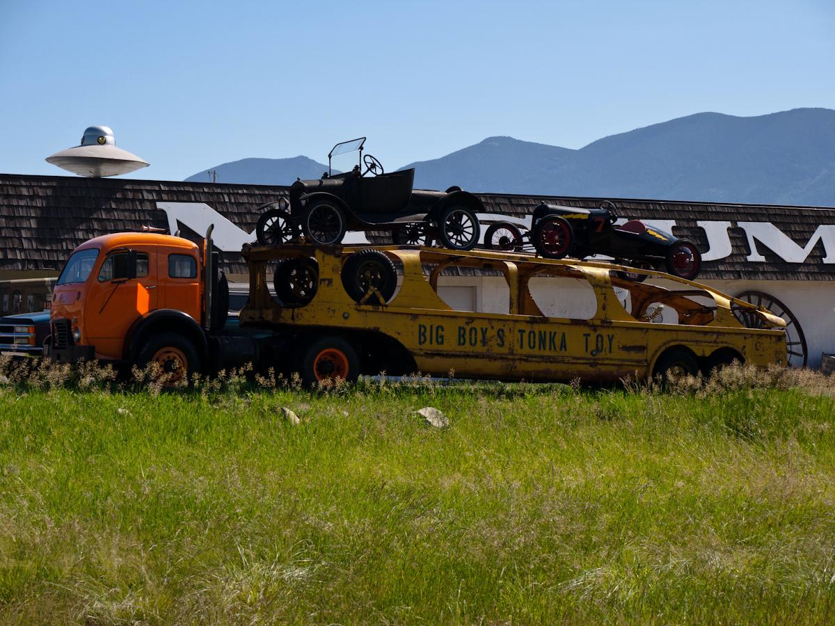 P1010552.jpg - Tonka Toy hauler. Note the flying saucer that has alit upon the roof.
