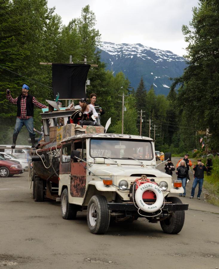P1010711.jpg - The winning float AKA "Pirates of the Carribean".