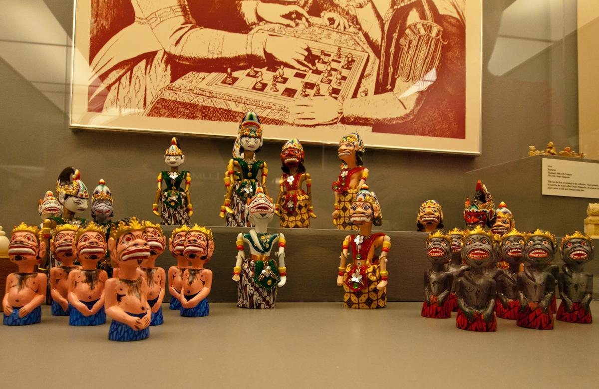P1010947.jpg - There is an amazing collection of chess sets, this is my favorite. Can't get much more polically incorrect.