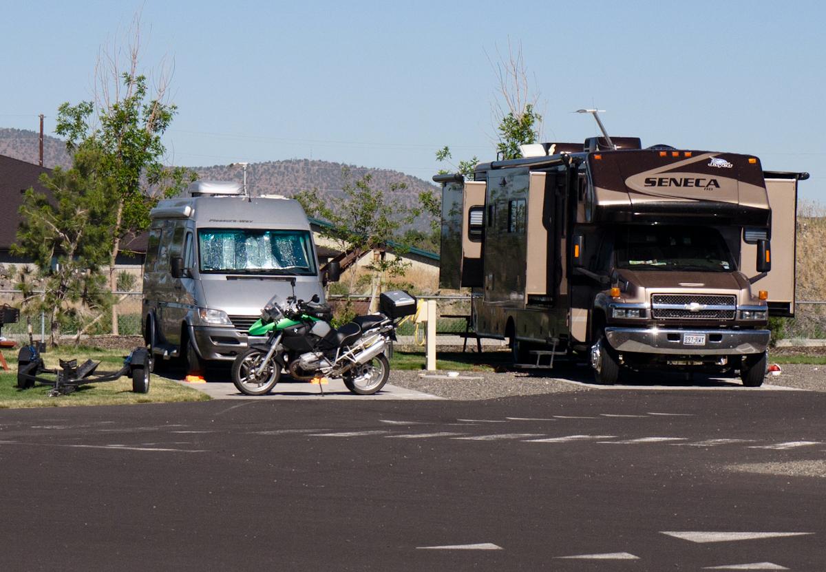 P1020014.jpg - The BMWMOA rally was again held at the Deshutes County Fairgrounds. We set up camp in the RV area and were again dwarfed, this time by Ron Ayres nice rig.