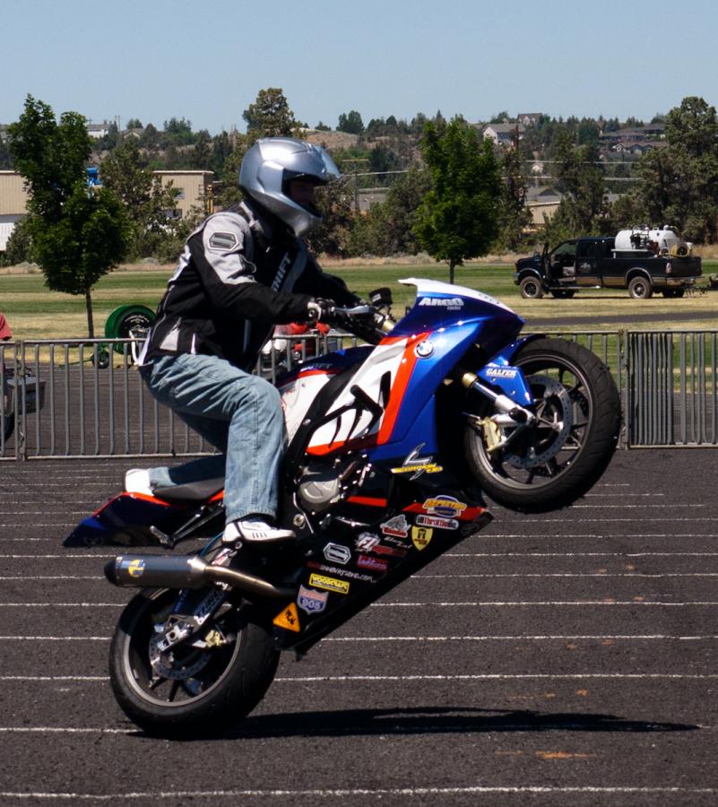 P1020039.jpg - Then he brought out the superbike.It is unmodified and ridden in the "Rain" mode to tame the engine response.