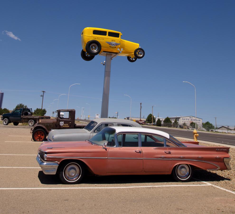 P1010260.jpg - It's hard to miss the place while rolling down Route 66.