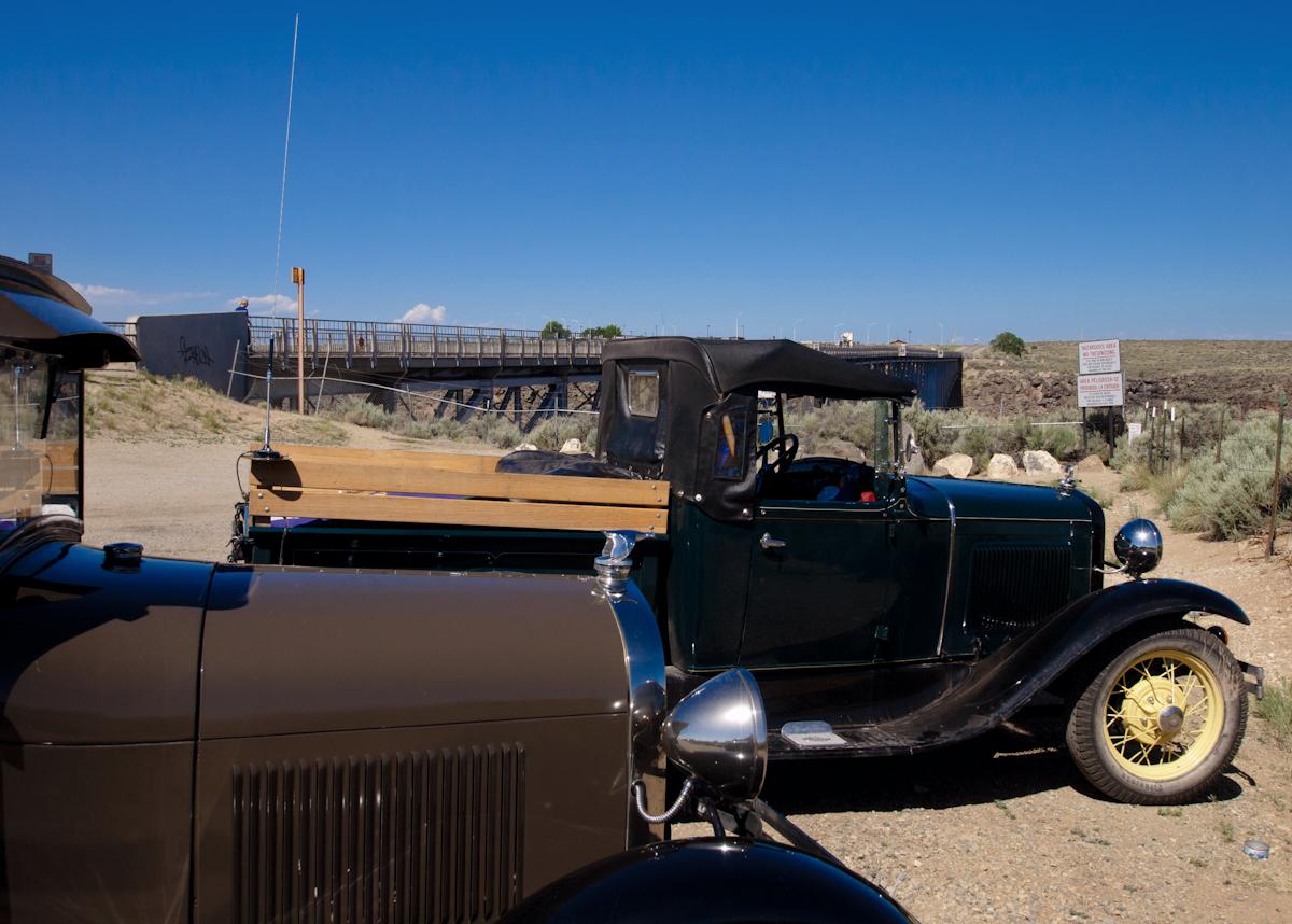 P1010301.jpg - Fellow travelers at the Rio Grande Gorge Bridge.