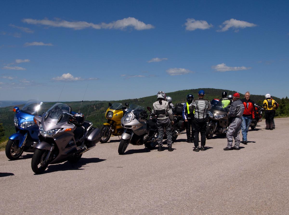 P1010315.jpg - The next day our group headed out for our first day ride, a couple hundred mile lunch outing.