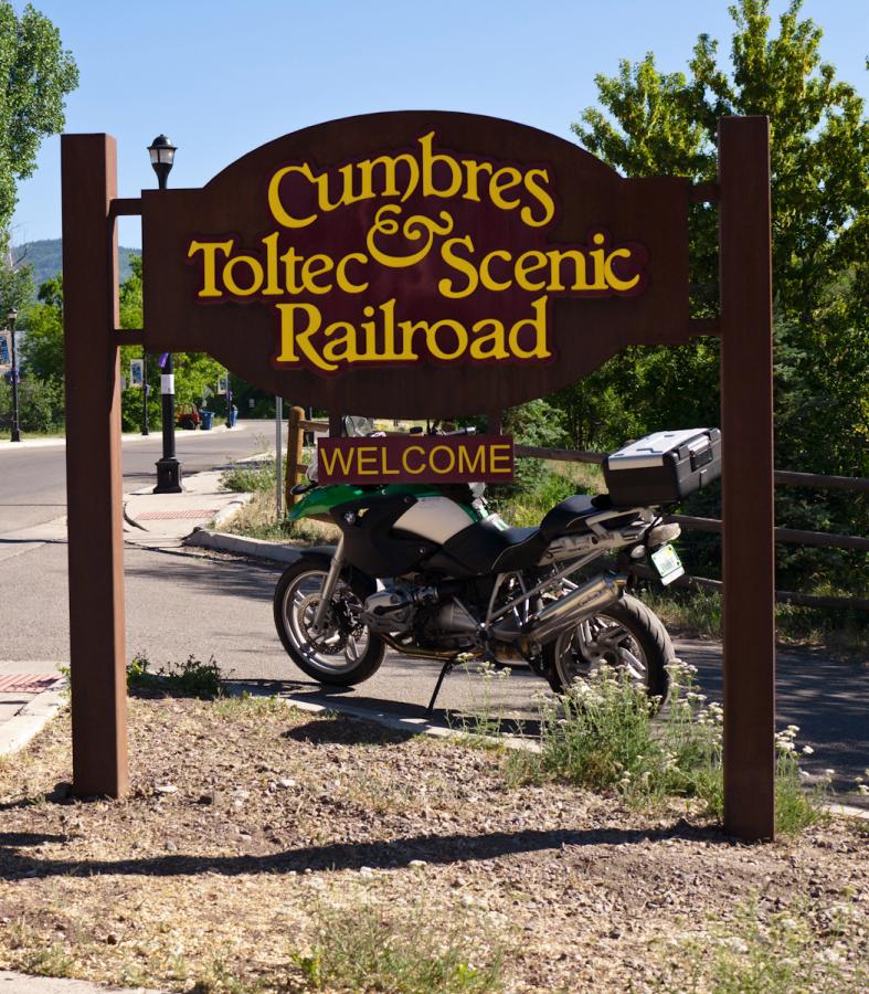 P1010400.jpg - On the last day of the rally I went on a long solo ride. I stopped at the steam railroad depot.