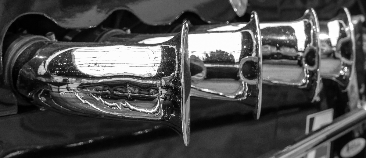 270.jpg - HARK THE HERALD TRUMPETS SING.