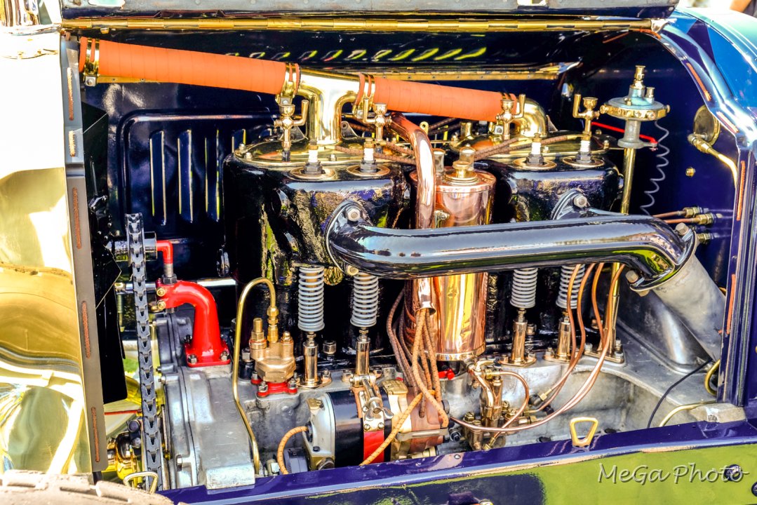 JMEGT0285.jpg - Early industrial art, engine of the Packard 30.