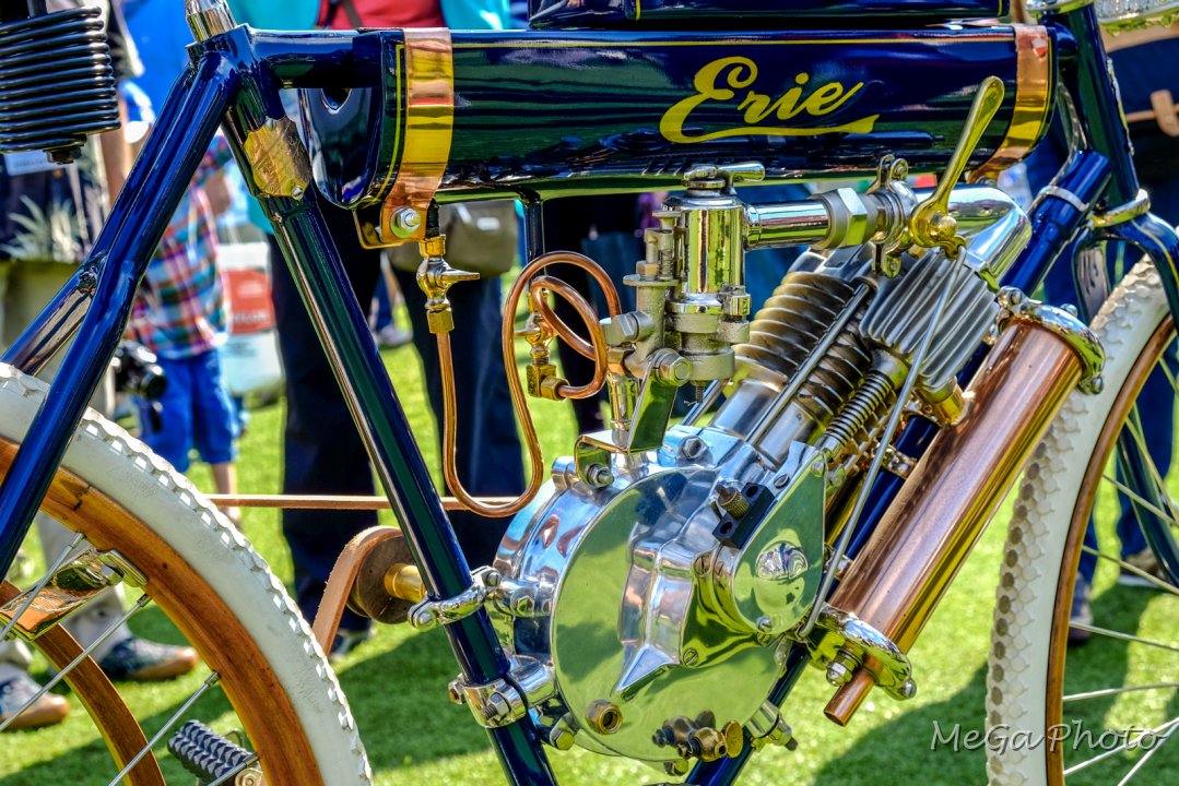 JMEGT0332.jpg - C;loseup of the Erie's F head engine repudedly making 11 HP. Lots of polishing.