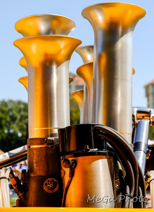 JMEGT0421.jpg - Hilborn injector tubes and Vertex magneto help make over 750 HP from Chevy's big block V8.