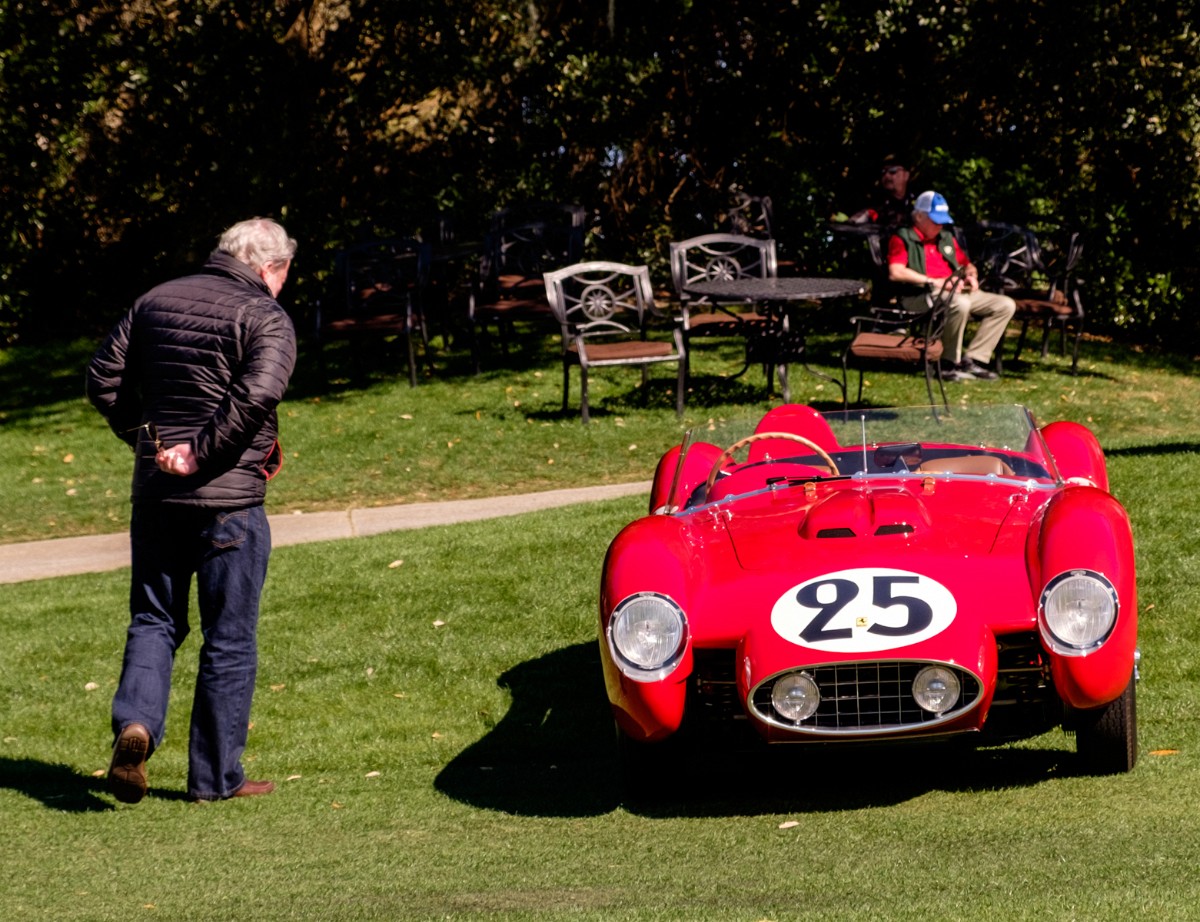 MEGT3573.jpg - WHO DOESN'T LOVE A RED HEAD? PONTOON FENDER TESTA ROSSA.