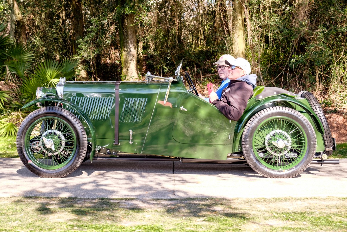 MEGT3586.jpg - BRITISH PERPENDICULAR. MG MIDGET.