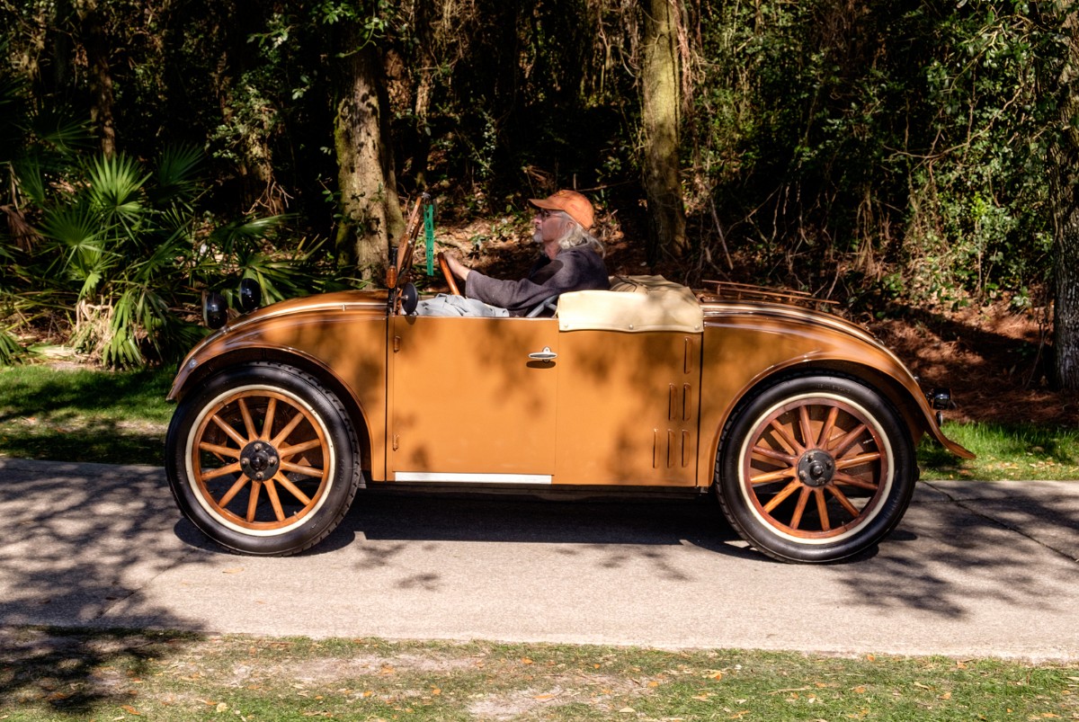 MEGT3594.jpg - MUCH DIFFERENT THAN THEIR LATER ARMORED MILITARY VEHICLES.