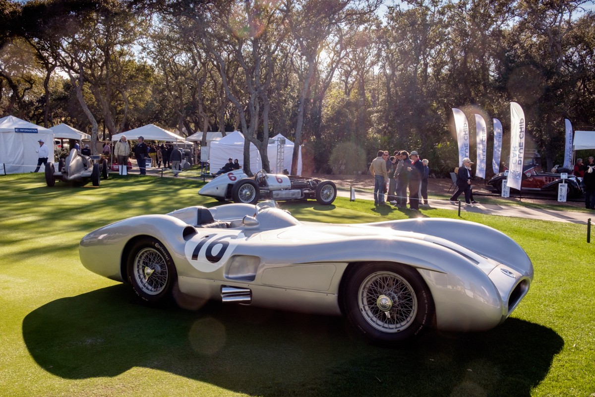 MEGT3612.jpg - SUNDAY MORNING MERCEDS DISPLAYED THE FAMED SILVER ARROWS. THIS IS THE W196 STREAMLINER.