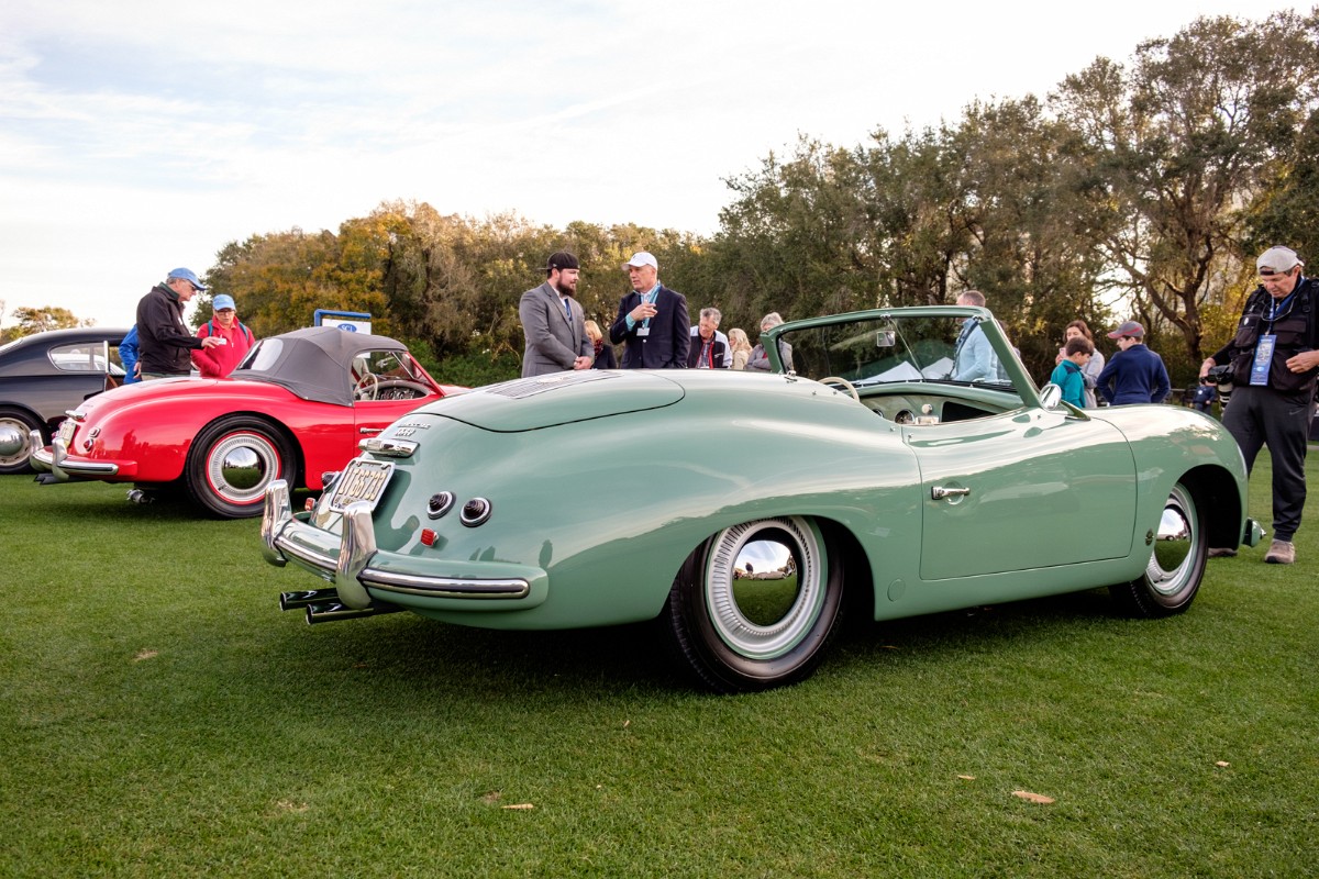 MEGT3645.jpg - THE AMERICA ROADSTERS ON DISPLAY. BEST IN CLASS IN THE FOREGROUND.