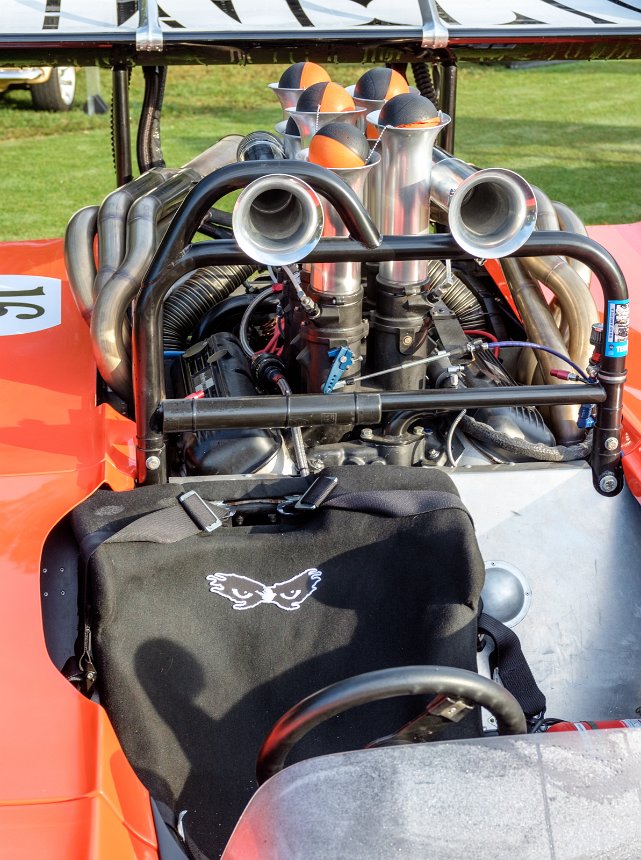 MEGS3193.jpg - ...the big block ensconced in little more than a go kart.