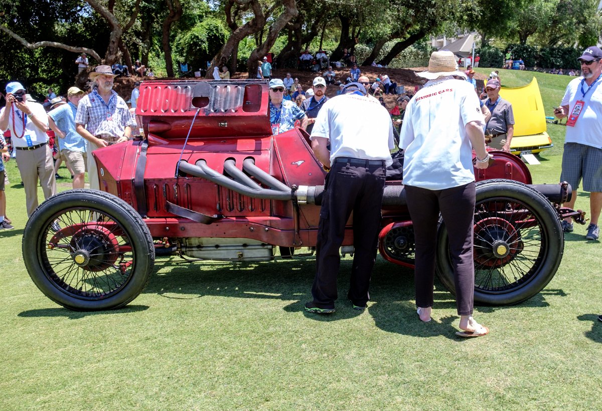 MEGS3337.jpg - More than a little drama in bringing the beast to life.