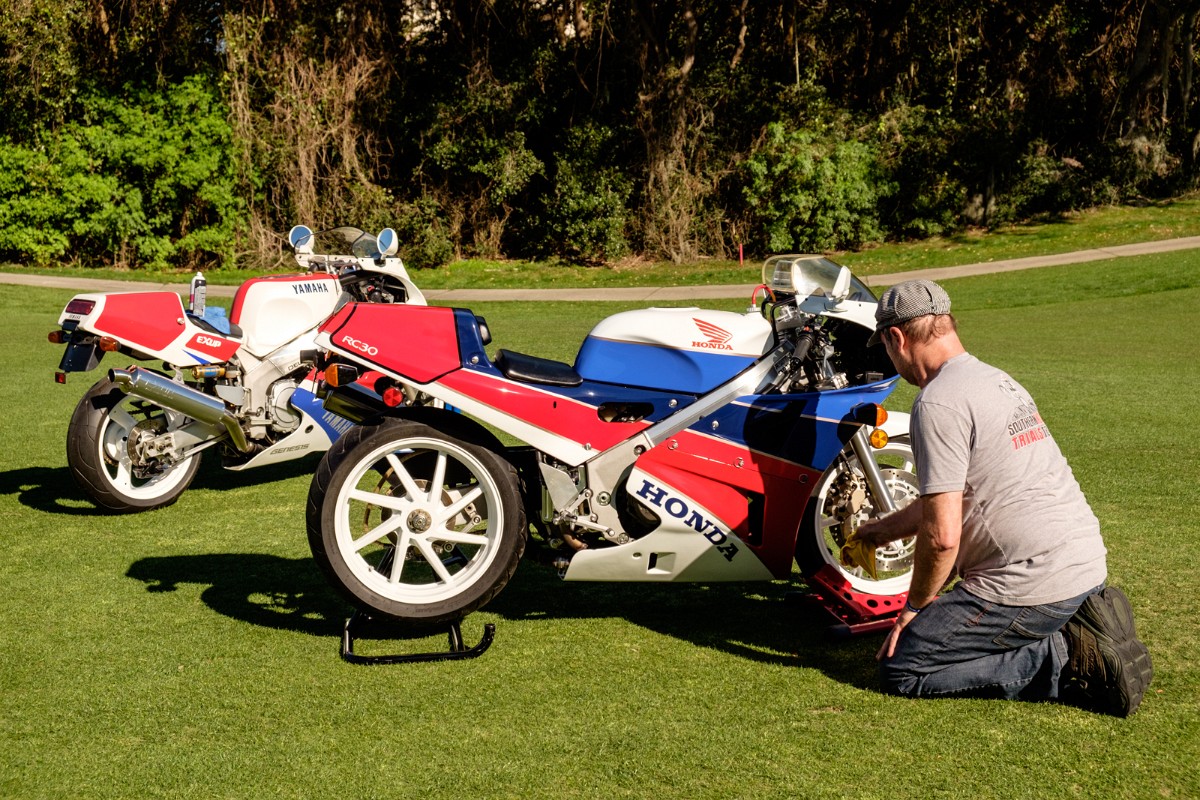 MEGT4043.jpg - LAST MINUTE PREPARATION BEFORE JUDGING. THIS RC30 WON THE CLASS.