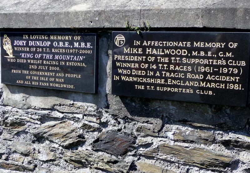 P1010750.JPG - Near the start line these plaques are dedicated to two of the greatest TT heroes.