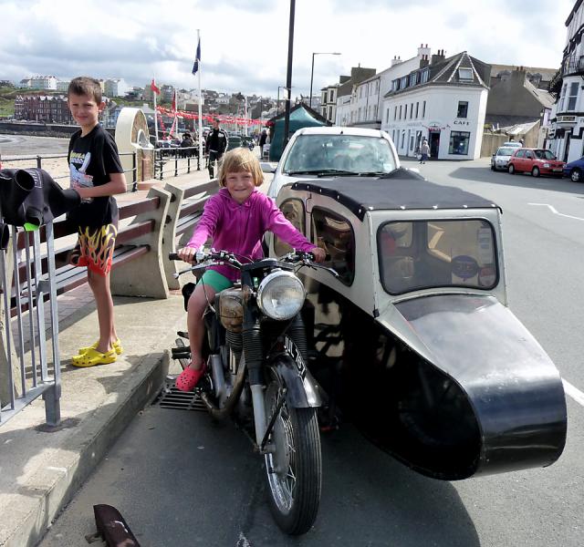 P1010894.JPG - New generation vintage enthusiasts keep the hobby fresh.