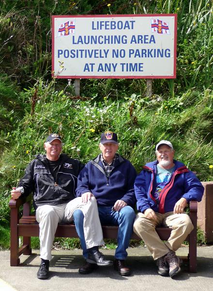 P1010906.JPG - Typical tourists.