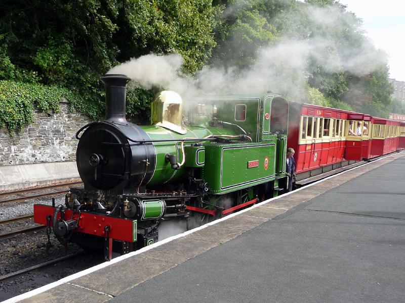 P1010963.JPG - The Manx Steam Railway, a narrow guage that connects several southern towns.