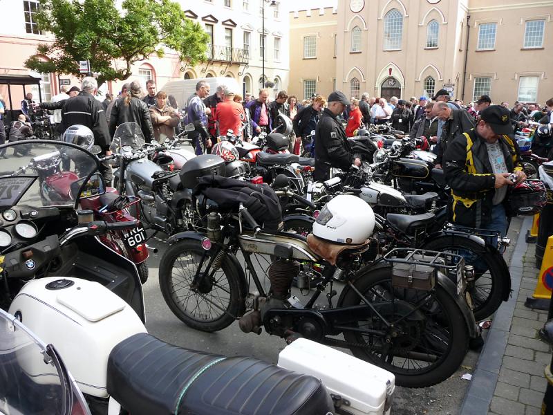 P1010994.JPG - Note the airhead Beemer and the adjacent ancient Norton, both well received.