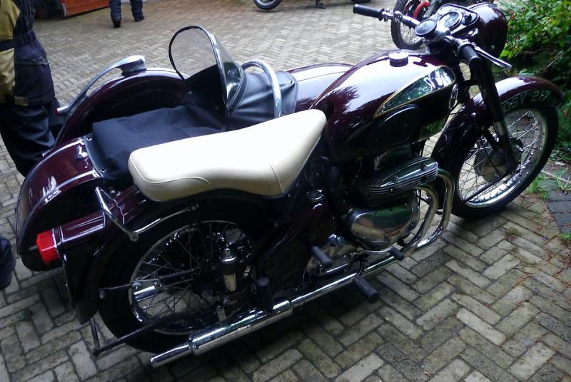 P1020150.JPG - An Ariel Square Four sidecar combination.