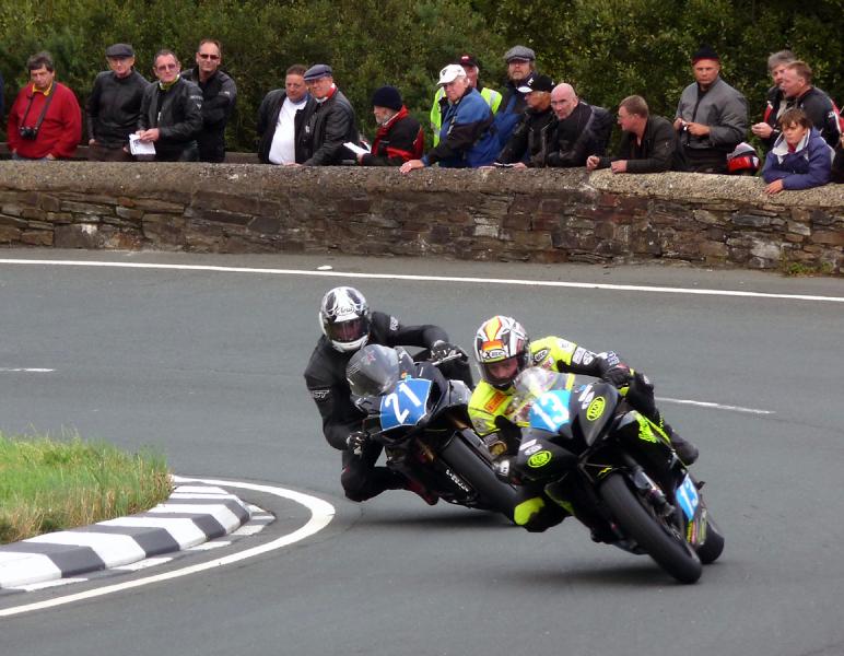 P1020275.JPG - Modern 600 racers having at it.