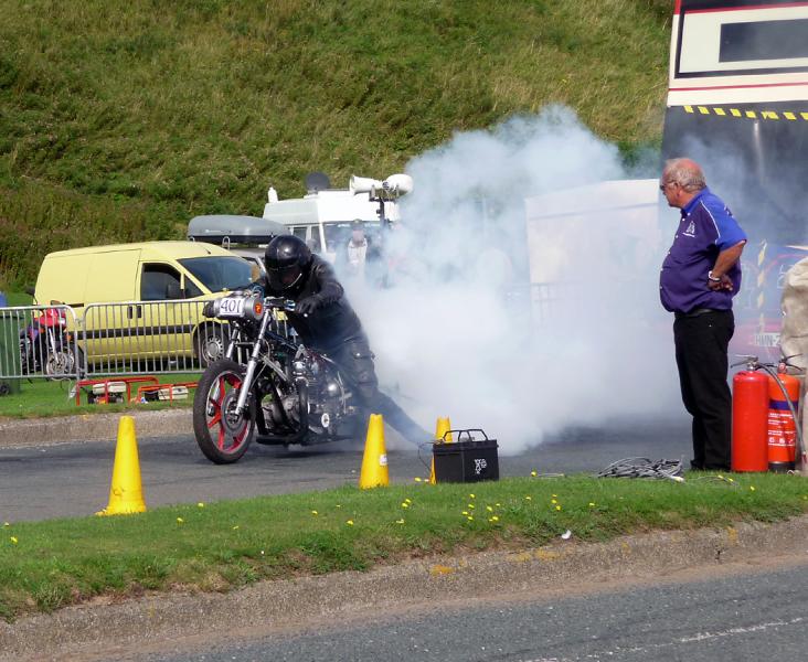 P1020329.JPG - Smokey burnout. Always a good thing.