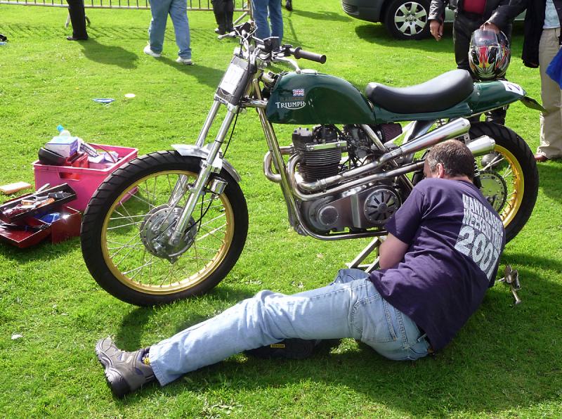 P1020343.JPG - Rickman Metisse-Triumph receiving ministrations