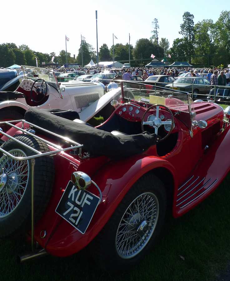 L1010123.JPG - There is a large corral for private car sales just at the entrance to the Beaulieu grounds.