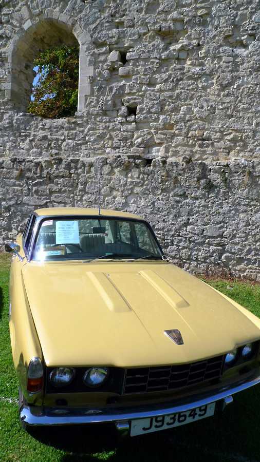 L1010169.JPG - A yellow Rover 2000TC, forty years ago my Mom drove one of these, when it wasn't in the shop.