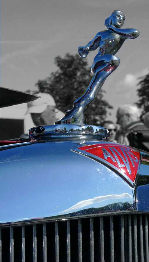 L1010172.JPG - Another Alvis, this one sporting their "running indian" mascot.