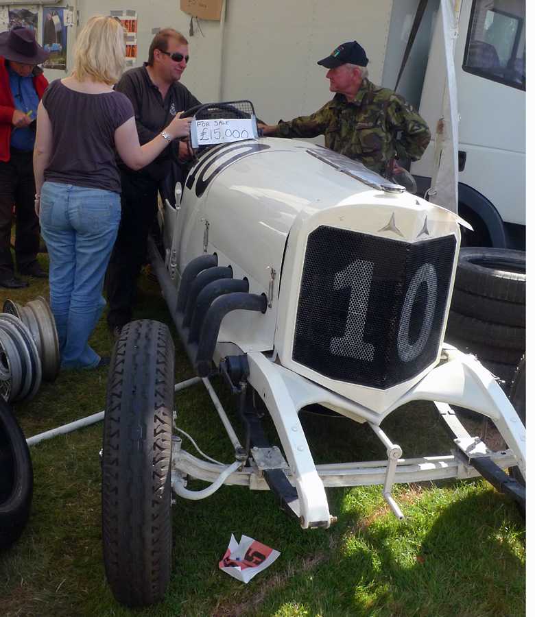 L1010215.JPG - Yet another example. The fellow in the middle built the car from scratch. Reasonable price too.