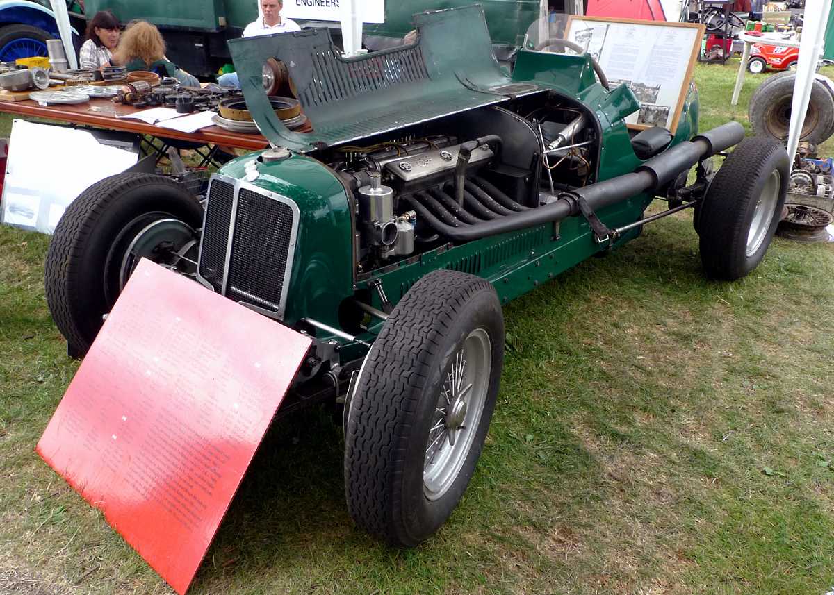 L1010236.JPG - British treasure: An ERA, one of 17 built in the 1930's when they dominated "voiterette" racing.