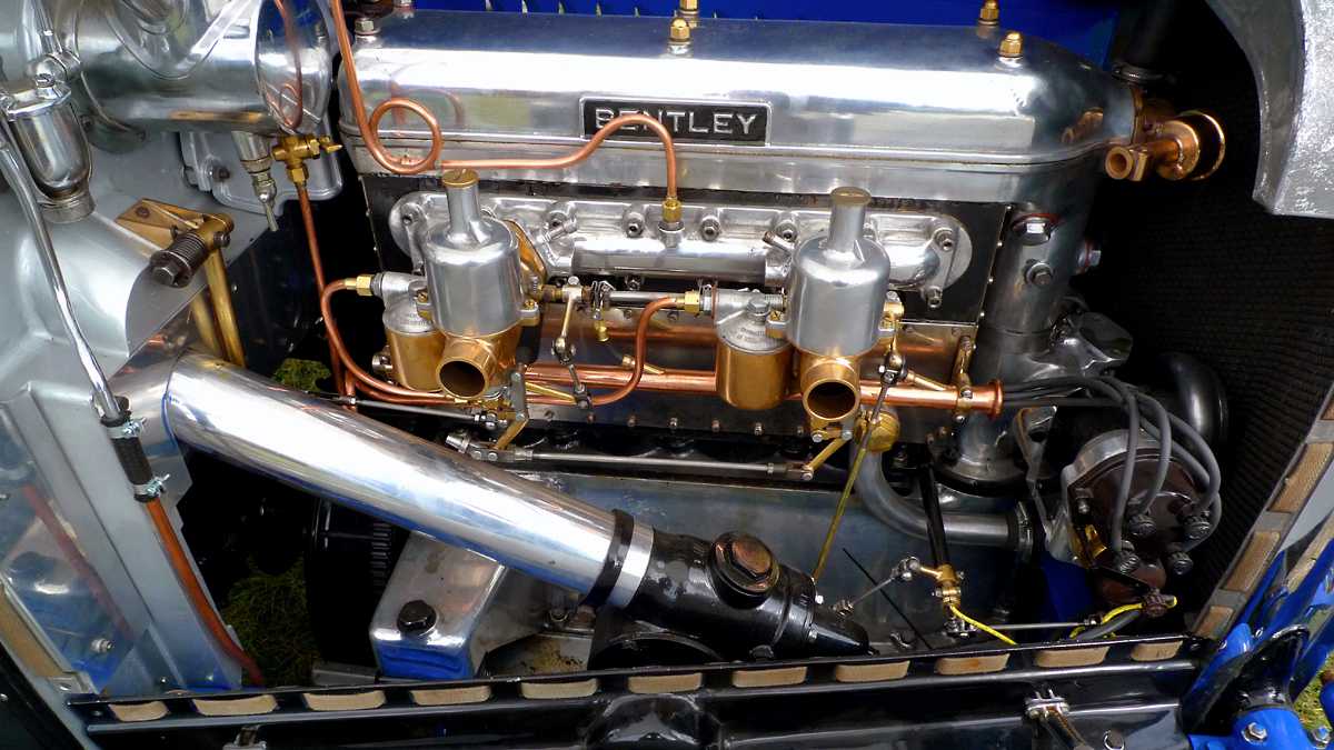 L1010242.JPG - Beautiful Bentley powerplant, 1920's industrial art.