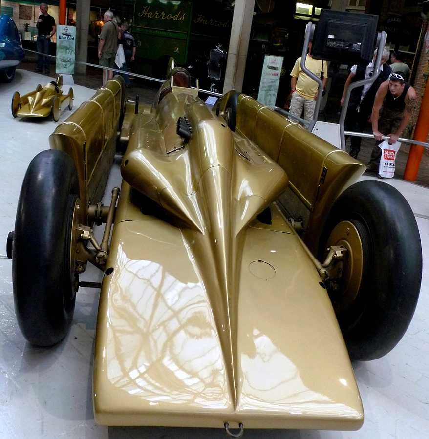 L1010295.JPG - Seagraves 12 cylinder Golden Arrow ran 230 mph on the sand at Daytona.