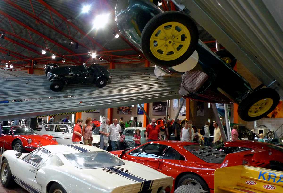 L1010299.JPG - Yes that's a Cooper F3 hovering upside down over some more modern GT cars.