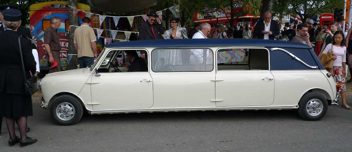 L1010649.JPG - Direct from Carnaby Street the ultimate limo for the swinging sixties in London.