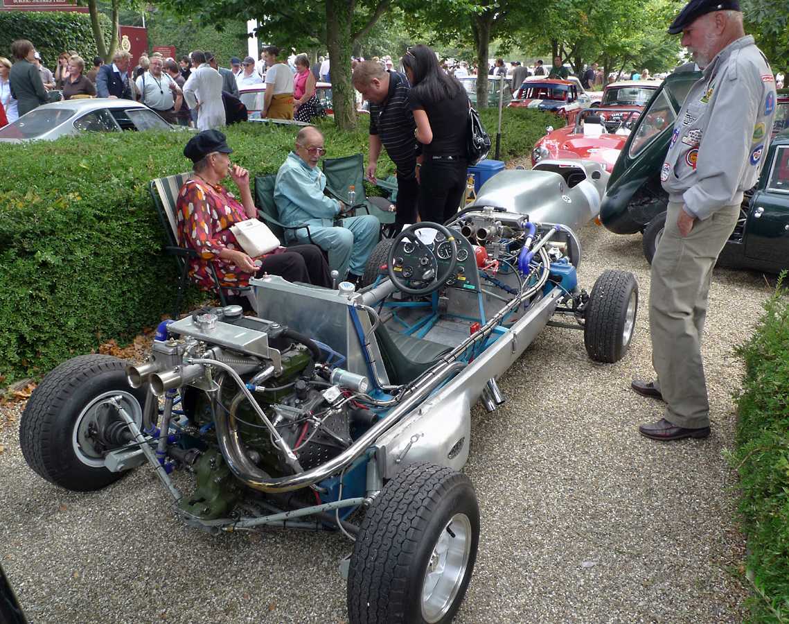 L1010783.JPG - After forty years of development you'd think it would be sorted out, but it never did run during the weekend. Neil was still impressed however.