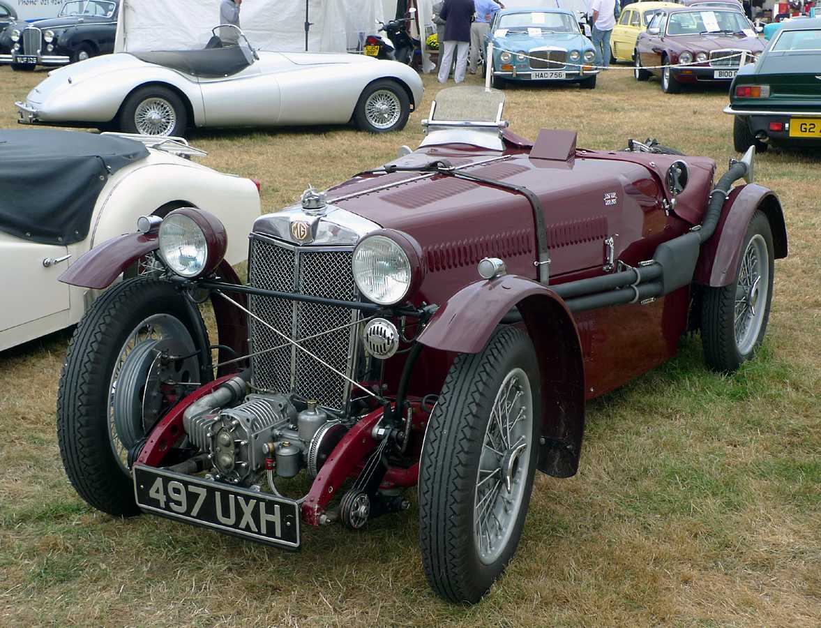 L1010931.JPG - Blown MG Midget driven in and parked in the spectator area.