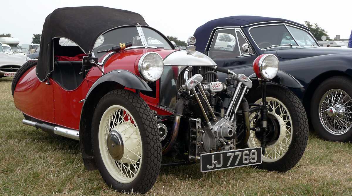 L1010948.JPG - My vote for the cutest car in the parking lot, a barrelback JAP powered Morgan. Perhaps not quite as cushy as the XK-140 alongside but it does have "full weather protection".