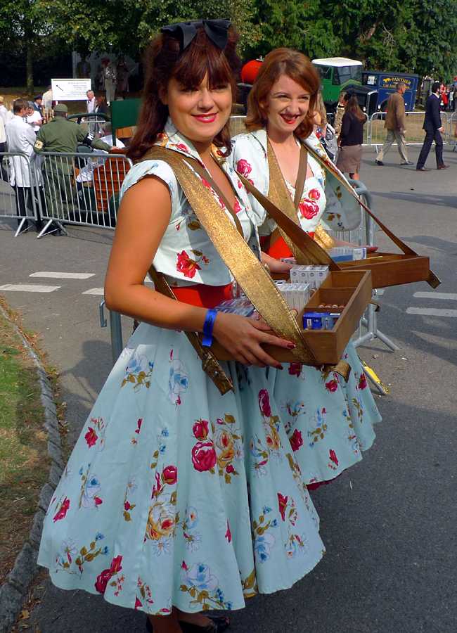 L1010663.JPG - Cigar girls circulated throughout the grounds.